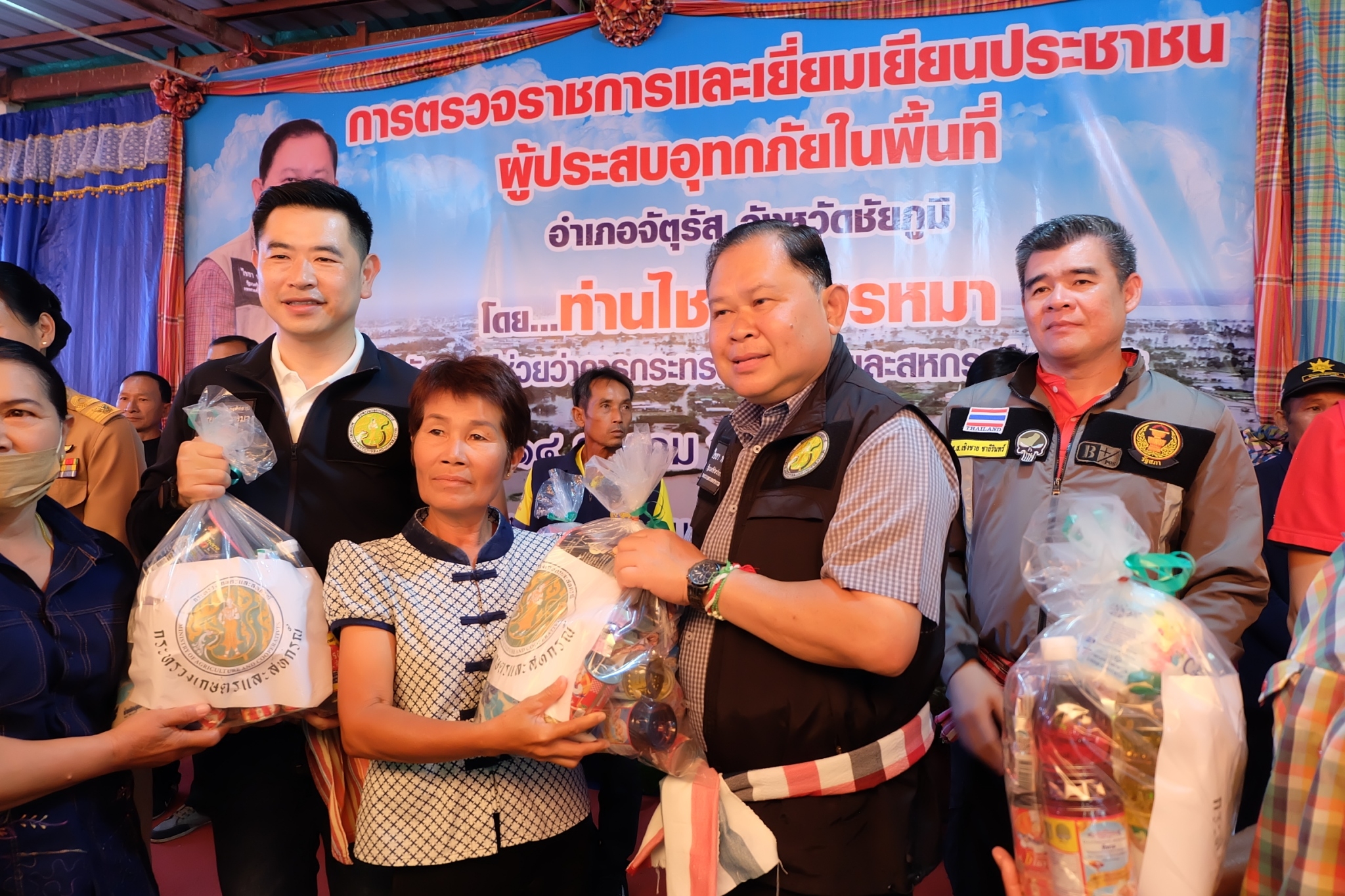 title - ส.ป.ก. ร่วมต้อนรับและติดตามรัฐมนตรีช่วยว่าการกระทรวงเกษตรและสหกรณ์ พร้อมคณะ ลงพื้นที่ตรวจราชการและติดตามสถานการณ์อุทกภัยในพื้นที่จังหวัดชัยภูมิ
